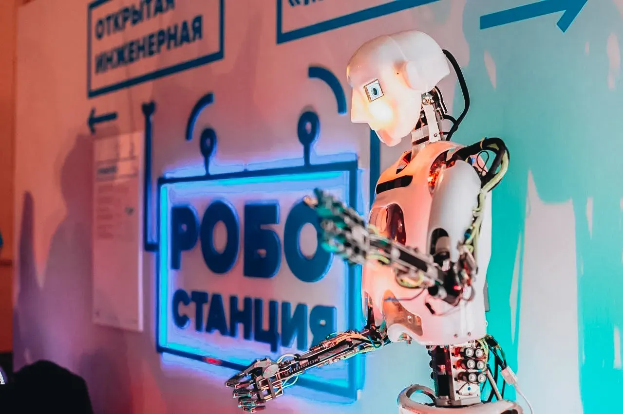 Выставка роботов «Робостанция»