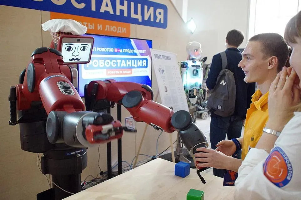 Выставка роботов «Робостанция»